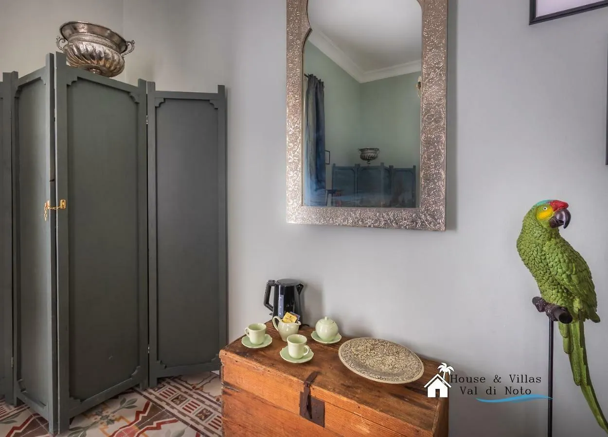 Bed and Breakfast Donna Maddalena Noto 0*,