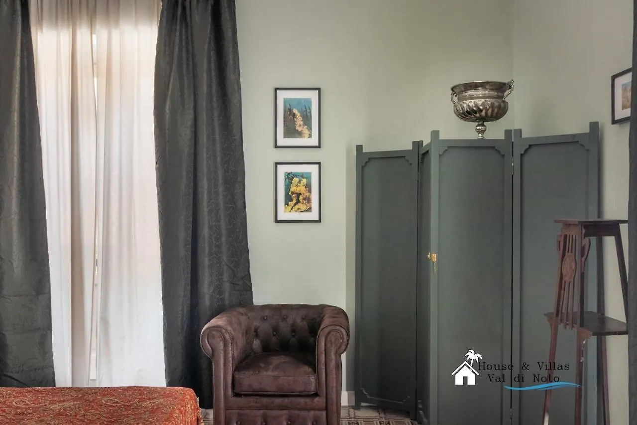 Bed and Breakfast Donna Maddalena Noto 0*,  Italia