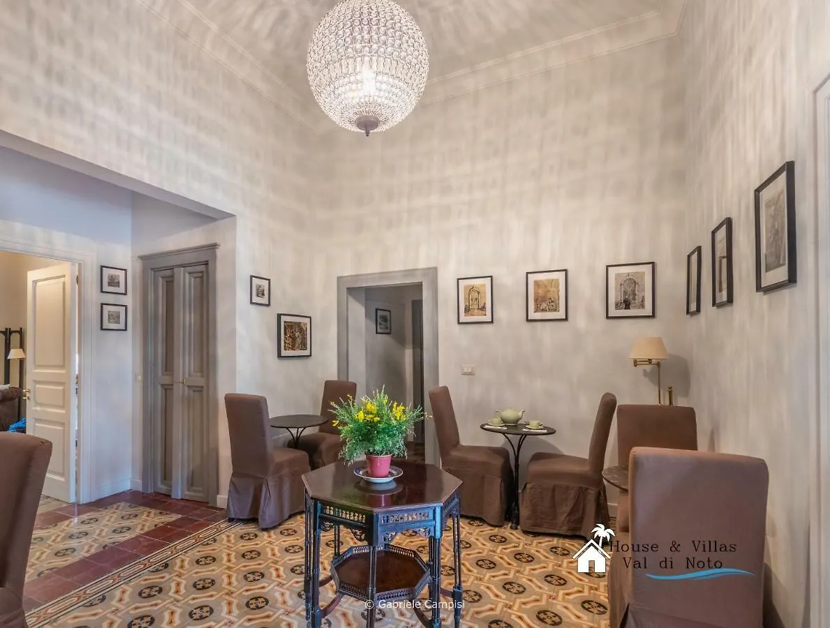 Bed and Breakfast Donna Maddalena Noto 0*,